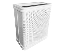 Vinklet frontvisning af Arida Clean luftrenseren, der viser dens moderne, perforated design og hvide finish.