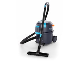 Nilfisk VP400 HEPA XT EU tørstøvsuger med slange, rør og mundstykke på hvid baggrund.