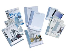 Samling af Siemens SIMOTION dokumentation og brochurer, inklusiv manualer og produktinformation for D445/D445-1.
