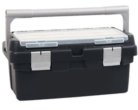 Sort værktøjskasse i plast fra Ironside med langt aluminiumshåndtag, metalspændelåse og sortimentsæske i låget.