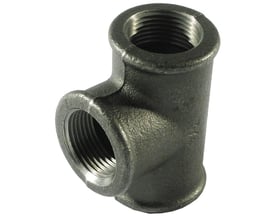 Unico tee fitting af sort, blødstøbt metal med 2 1/2" muffegevind i alle tre udgange, CN-produceret.