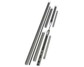 Dorma TS 93 GSR EMF 2/VK Contur sæt til dobbeltdøre i sølvfarvet aluminium og stål med glideskinner og mekaniske komponenter.