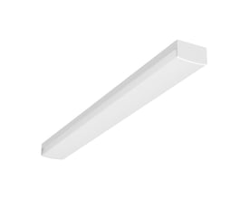 Hvidt SpectrumLED LED-loftsarmatur på 60 cm med 15 W og CCT-lys, vist skråt med den lange lysflade fremme.