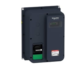 Detaljebillede af Schneider Electric frekvensomformer med grønt håndtag og advarselsskilt, viser digitalt display.