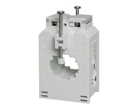 Carlo Gavazzi CTD-2X strømtrafo, 50/5 A, klasse 3, med gråt hus, gennemføringsåbning og to skruer øverst.