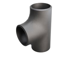 Mørkegrå ståltilslutning, Tee P235GH, 42,4 x 2,6 mm, med tre lige store rørkoblinger på hvid baggrund.