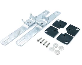 Spelsberg Mastklemmesæt Geos MSS-30 med 2 galvaniserede stålklemmer, 4 sorte afstandsstykker og monteringsskruer.