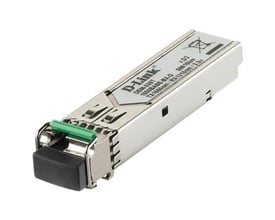 D-Link DEM-330T SFP-transceiver til single-mode fiber set skråt med sølvfarvet hus, grøn låsetap og sort stikende.