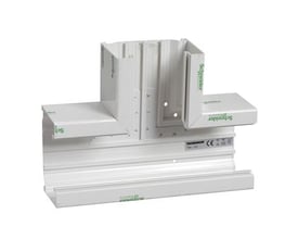 Thorsman T-stykke TEK-TS123 fra Schneider Electric i hvid RAL9016 plast, viser selve t-stykket samlet med forskellige tilslutningsdele.