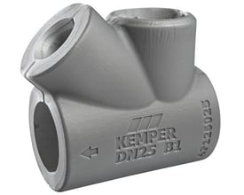Kemper isoleringskappe til Multi-Fix Plus DN32, en grå PE-del med tre åbninger og mærket med Kemper og DN25.