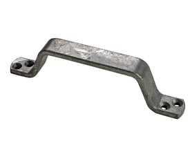 PN Beslag dørhank 4300 i varmforzinket stål, 160 x 110 mm, med buet greb og to skruehuller i hver ende.