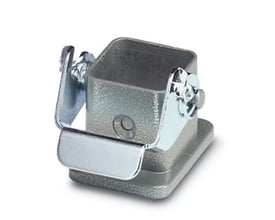 Nærbillede af Phoenix Contact indbygningshus D7 med poleret metalaflåsning og synlige bolte.