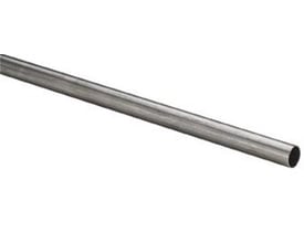 Et 6 meter langt Viega Sanpress rør i rustfrit stål med en diameter på 76,1 mm og en godstykkelse på 2 mm på hvid baggrund.