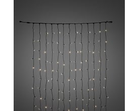 Konstsmide gardinlyskæde med 208 varmhvide LED-lys og 1 meters bredde på mørk baggrund.