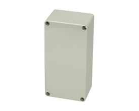 Fibox kapsling UL PC 081606 i polycarbonat, 80 × 160 × 55 mm, vist lukket med skruer i hjørnerne.