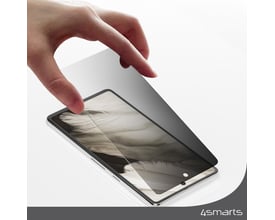 4smarts skærmbeskytter til Samsung Galaxy A36/A37/A56/S24 FE lægges på telefonens skærm med fingrene.
