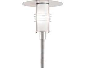 Trolle parkarmatur i galvaniseret metal med E27 fatning og opalhvid cylindrisk skærm. Lampen har et stilfuldt, minimalistisk design og er velegnet til udendørs brug.