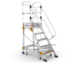 Mobil arbejdsplatform ESPERON 4+1 trin med stor platform på 60x61 cm og platformshøjde 1,25 meter, præsenteret på hvid baggrund.