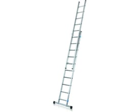 Zarges 44820 todelt skydestige i aluminium med 2x10 ergonomiske trin, monteret på hvid baggrund.
