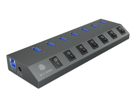 Et isoleret billede af en ICY Box 7-ports USB 3.0 hub i grå, der viser dens slanke design og tænd/sluk-kontakter.