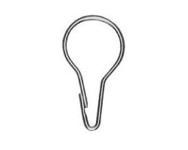 En enkelt springring til badeforhæng i skinnende krom, vist med en lukket løkke og en åben ende.