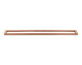 Unidrain Highline Colour ramme i kobber, 900 mm lang og 10 mm tyk, med et unikt design af laserskåret rustfrit stål.
