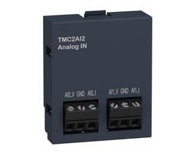 Detaljeret billede af Schneider Electric TMC2 analog indstikskortet, der viser de to sæt skrueklemmer med mærkninger for analoge input.