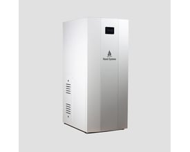 Frontbillede af Mareli Systems Ecostar AUTO 35 kW træpillefyr i hvidt kabinet med logo og betjeningsdisplay på lysegrå baggrund.
