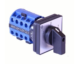 Kraus & Naimer Dahlanderomskifter 20A med frontmontering, 1-0-2 funktion og 4 huls fastgørelse, vist på hvid baggrund.