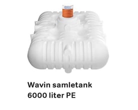 Hvid Wavin-samletank til spildevand på 6 m³ i PE med ribbet tankkrop og orange opføringsrør.