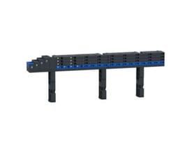 Schneider Electric LINERGY FM 4P distributionsblok med 80A kapacitet og 2 gange 18 afgangsklemmer til maks 10mm2 kabler.