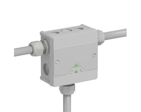 Grå Spelsberg Abox 040-L/S-W forgreningsdåse med låg og kabler tilsluttet fra tre sider, IP66.