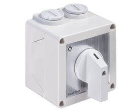 Kraus & Naimer vendeomskifter/fasevender, 32A, i hvid plastkapsling med IP42, med 1-0-2 skilt og hvidt håndtag.