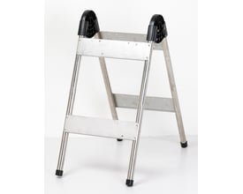 Wexim stativ til projekttavler i metal og rustfrit stål, sort plast topdele, neutral hvid baggrund.