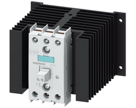 Siemens 3-faset solid-state kontaktor 3RF2 med 40A og stor sort køleplade, vist på en hvid baggrund.