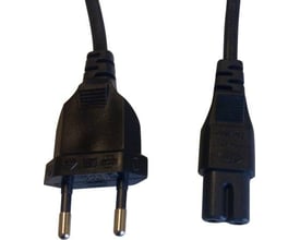 Sort Chemo Electric apparatledning på 1,8 meter med Europlug-stikprop og C7-hunapparatstik, vist med begge stikender.