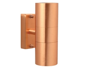 Nordlux Tin dobbelt væglampe i kobbermateriale vist med lys, der skinner op og ned fra GU10 fatninger.