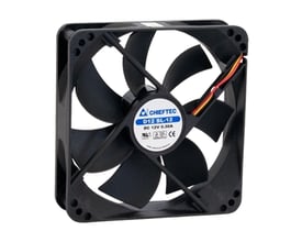 Chieftec AF-1225S kabinet blæser på 120x120x25mm med 3-pin/Molex tilslutning, viser sorte rotorblade og centermærkat.