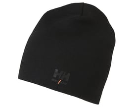 Sort Helly Hansen LIFA® Merino-hue i dobbeltlagsmateriale med diskret logo foran, set skråt forfra.