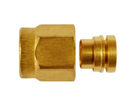 Serto messing armaturtilslutning SO40021, 12 x 10 mm, med en reduktion der viser forskellige diametre.