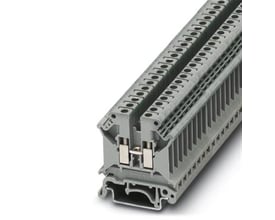 Række af grå Phoenix Contact UK 5 N gennemgangsklemmer monteret på en NS35 bæreprofil, viser tæt sammenføjning og skrueterminaler.