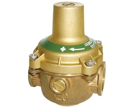 Nærbillede af Socla trykreduktionsventil 11BIS, der viser det grønne mærkat med "REGLAGE ADJUSTMENT" og pile.