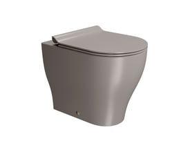 GSI Tono back-to-wall-toilet i mat tortora set skråt forfra med lukket låg og afrundede sider.