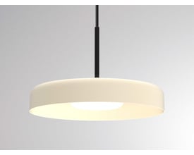 Detaljeret vinkel af Molto Luce Sven PD pendel i beige, viser den flade skærm og den moderne pendelophængning.