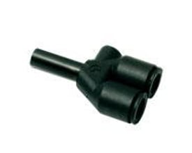 Parker Legris Y-tilslutning i sort teknisk polymer med tre 8 mm rørforbindelser på hvid baggrund.