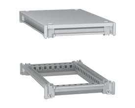 Schneider Electric ramme bund+top med takplade til PanelSeT SFN skab, 300x500mm, fremstillet i grå galvaniseret stål med epoxy-polyester pulverfinish.