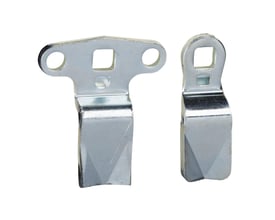 Schneider Electric låsebøjle til ASSA-lås på Spacial S3D, vist som to sølvfarvede metaldele fra forskellige vinkler.