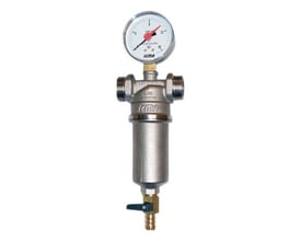 Cma Quick Clean vandfilter 1 1/2" med manometer, hus i TEA-behandlet metal og aftapningshane, filterindsats 100 my.