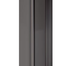 Svedbergs Skoga byggeprofil til vægmontering i sort aluminium, 30 × 1982 × 30 mm, set lodret med profilerede kanter.
