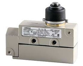 Omron ZE-N-2G lukket kontakt med stempel, SPDT og 15A kapacitet, vist på hvid baggrund.